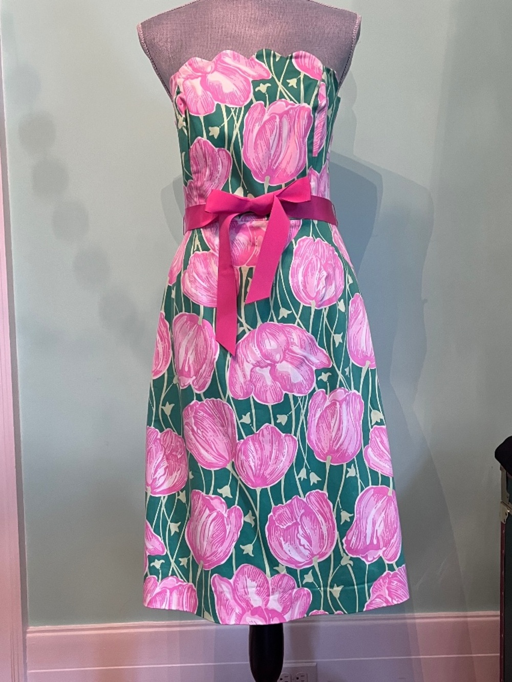 Lilly Pulitzer pink/green tulip print strapless dress scalloped neck 8 NWOT